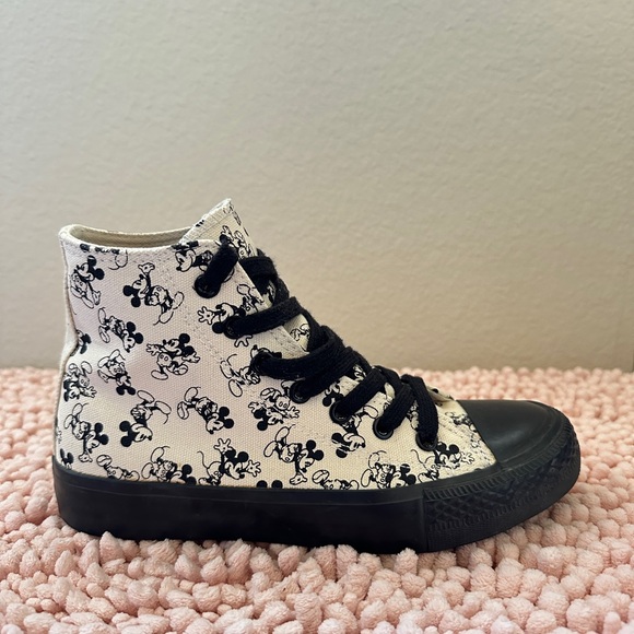 Japanese brand Honeys x Disney collab high top sneakers, off white, US size 6 - Picture 2 of 8